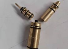 點擊查看詳細(xì)信息<br>標(biāo)題：氣動錨桿鉆機(jī)上面氣馬達(dá)閥組 閱讀次數(shù)：1548